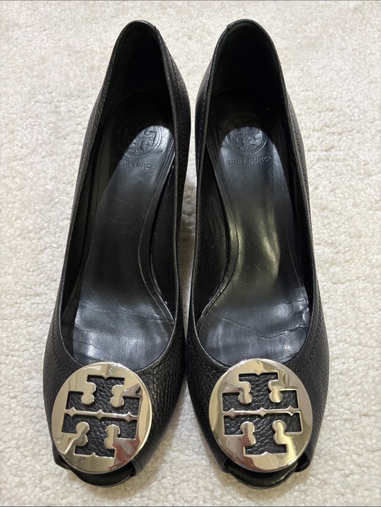 Tory Burch Shoes - Tory Burch Black Leather Logo Peep-Toe Pumps with Gold Medallion